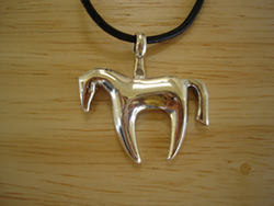 Horse pendant necklace